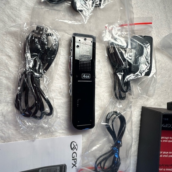 New GPX Black Digital Voice Recorder with 4GB Storage - Picture 8 of 8